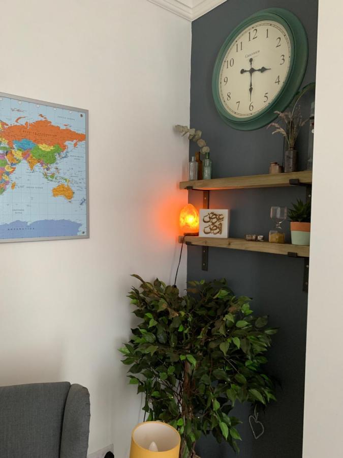 Ferienwohnung Cosy Quirky Alwaha-Arabic For Oasis Johnstone Exterior foto